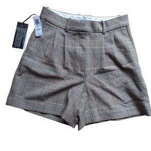 NWT Babaton Kennedy 5" shorts size 6